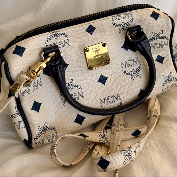 👑✅PRICE FIRM✅ AUTHENTIC White Mini MCM Crossbody Bag - Picture 3 of 17